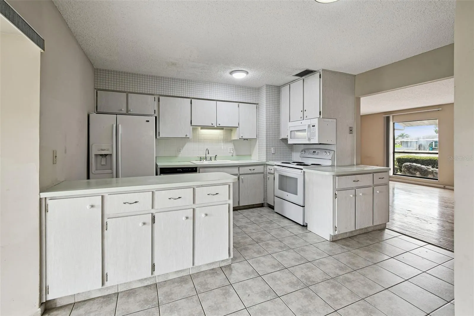 1803 PINEAPPLE PALM CT