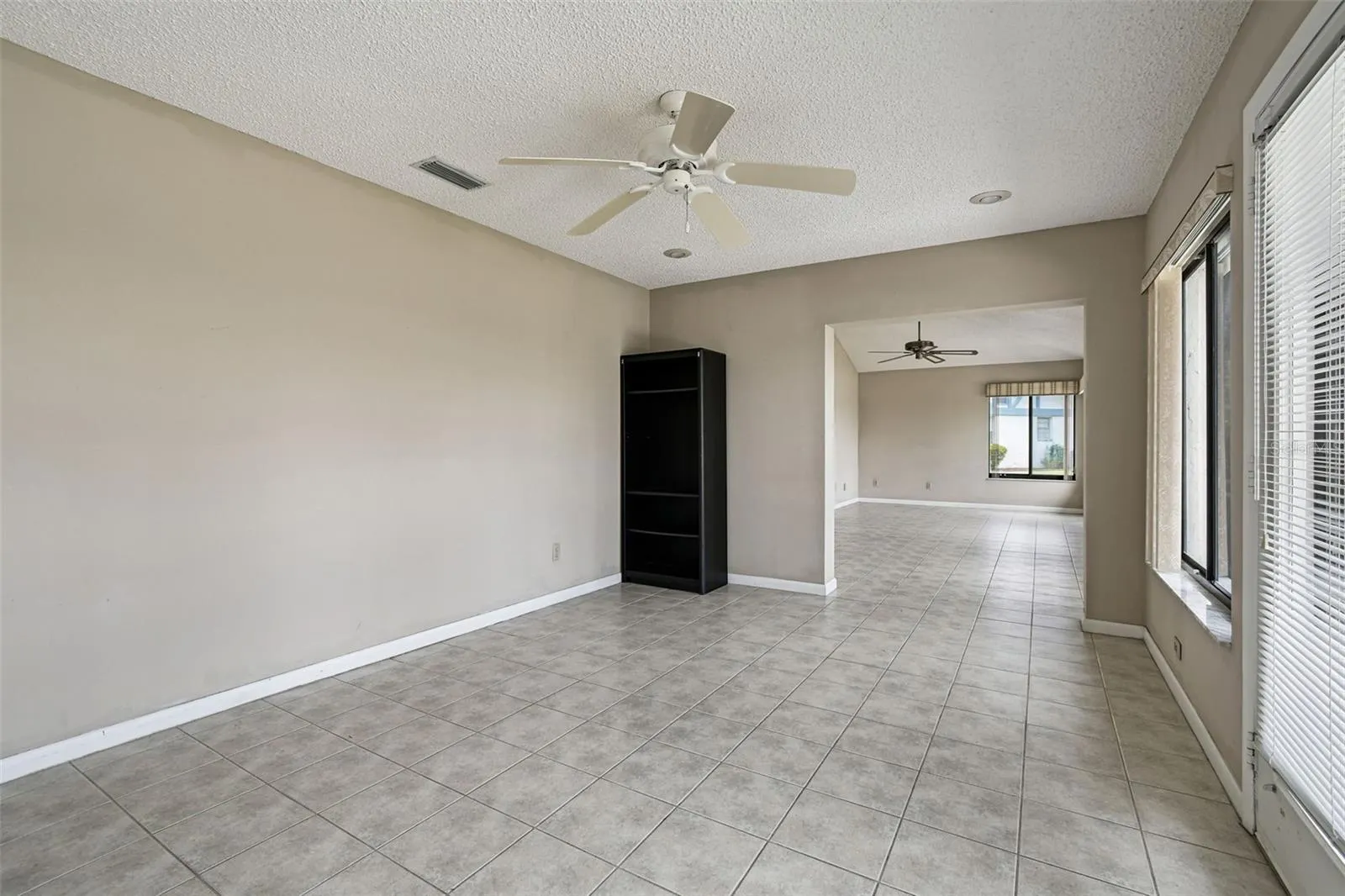 1803 PINEAPPLE PALM CT