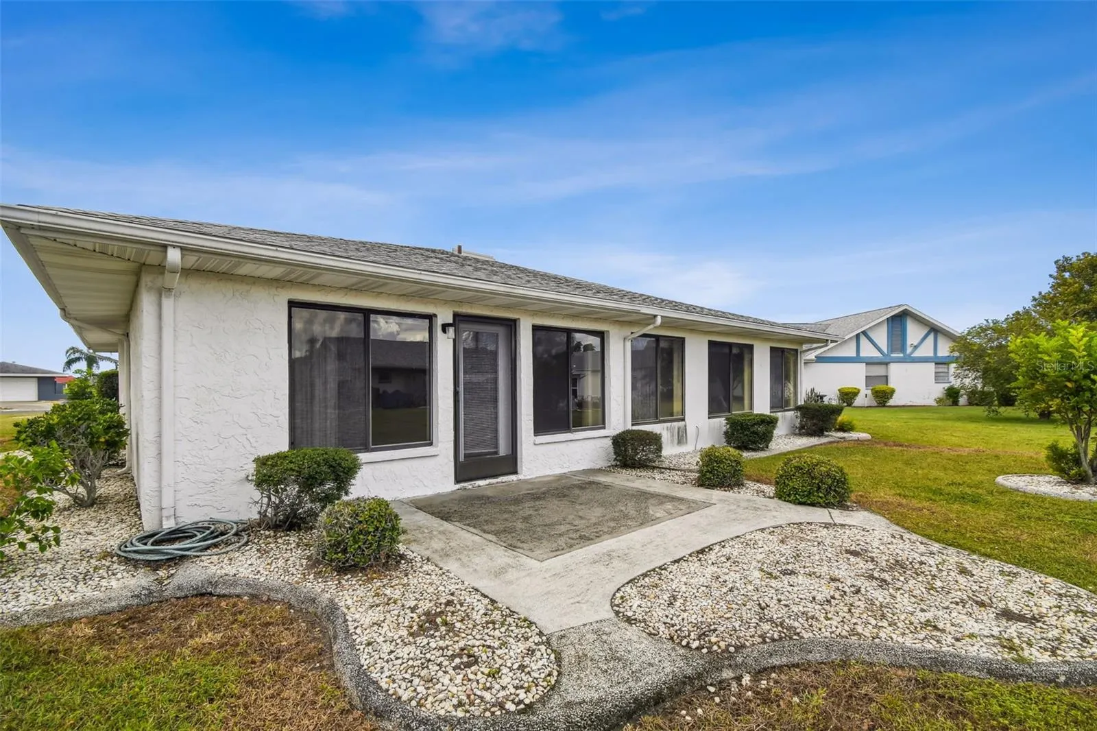 1803 PINEAPPLE PALM CT