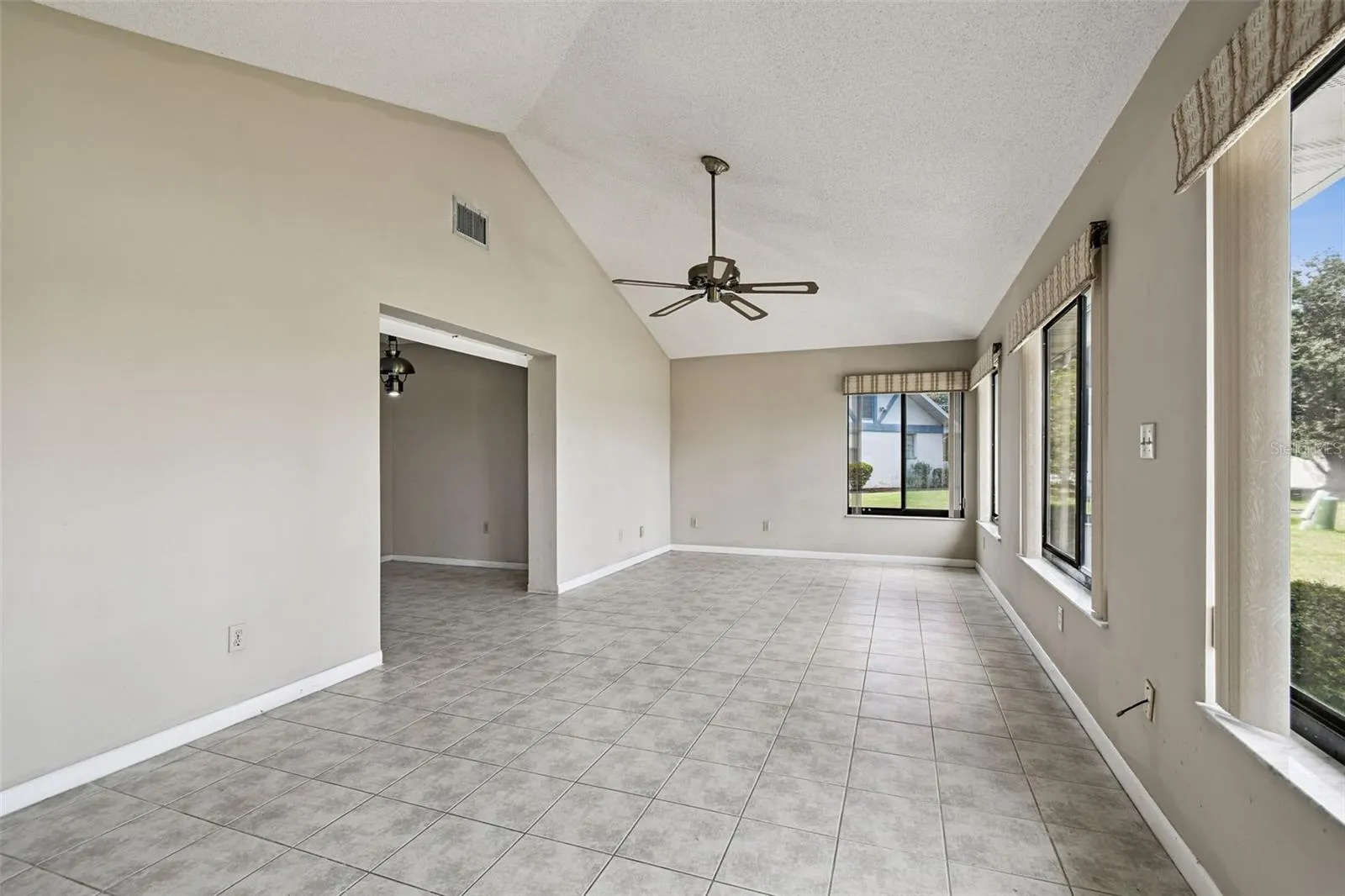 1803 PINEAPPLE PALM CT