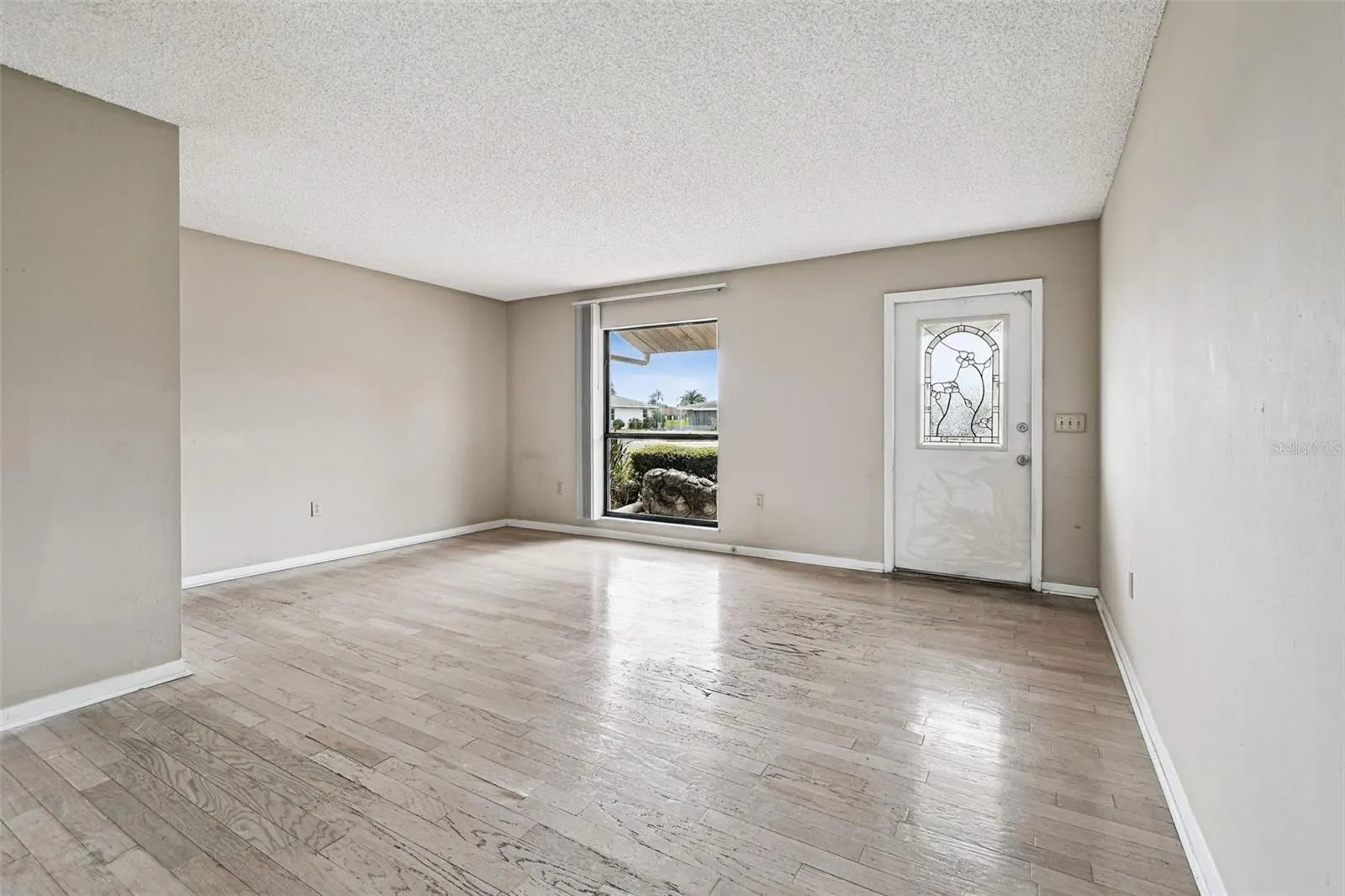 1803 PINEAPPLE PALM CT