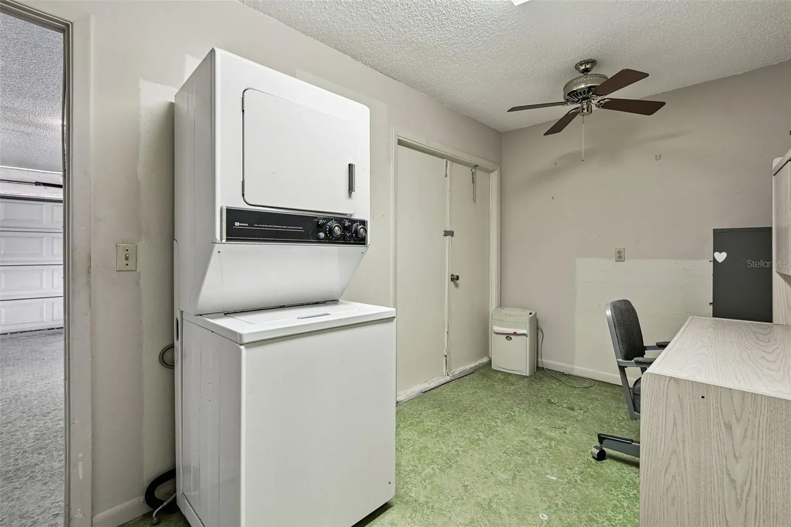 1803 PINEAPPLE PALM CT