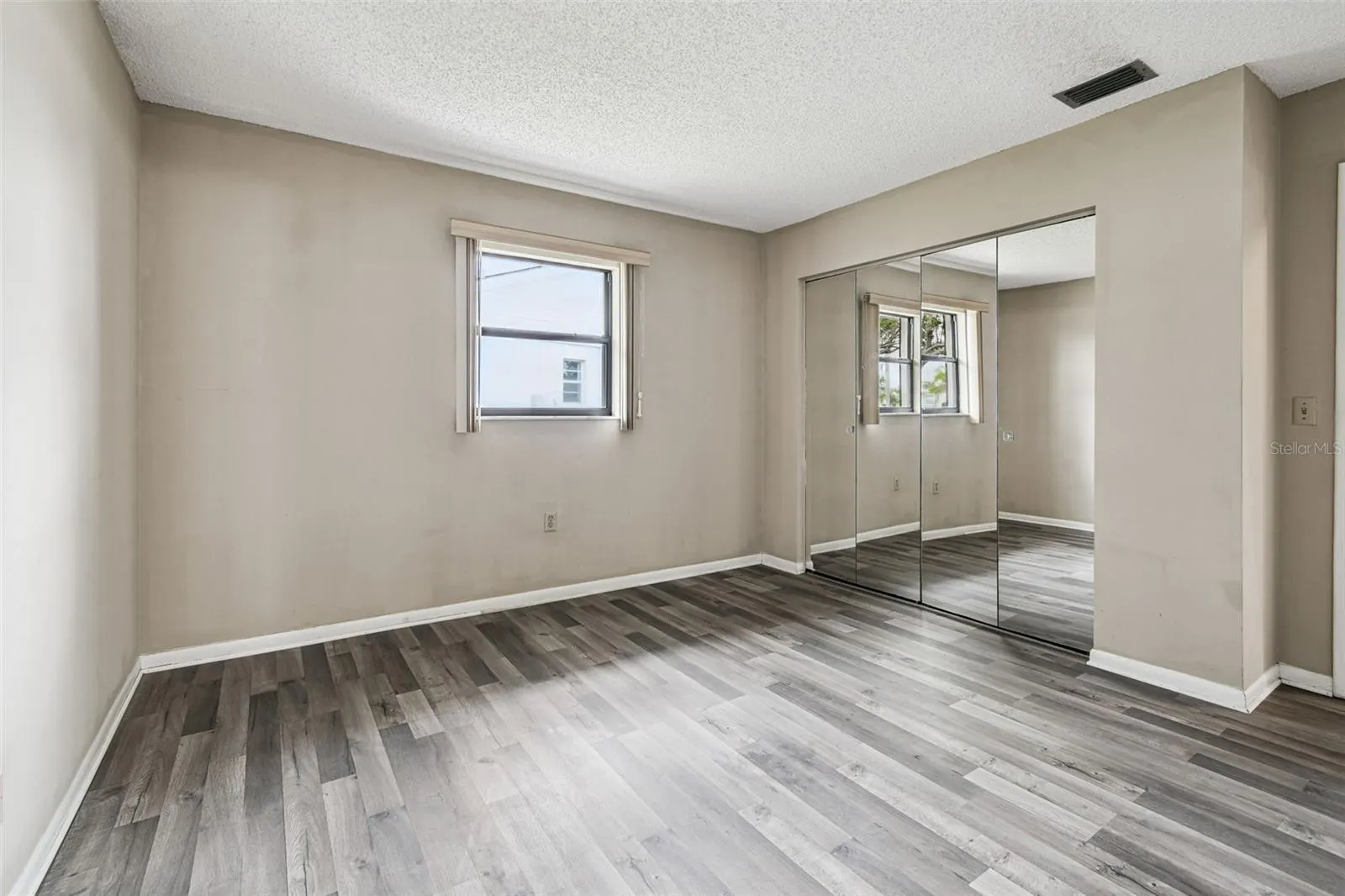 1803 PINEAPPLE PALM CT