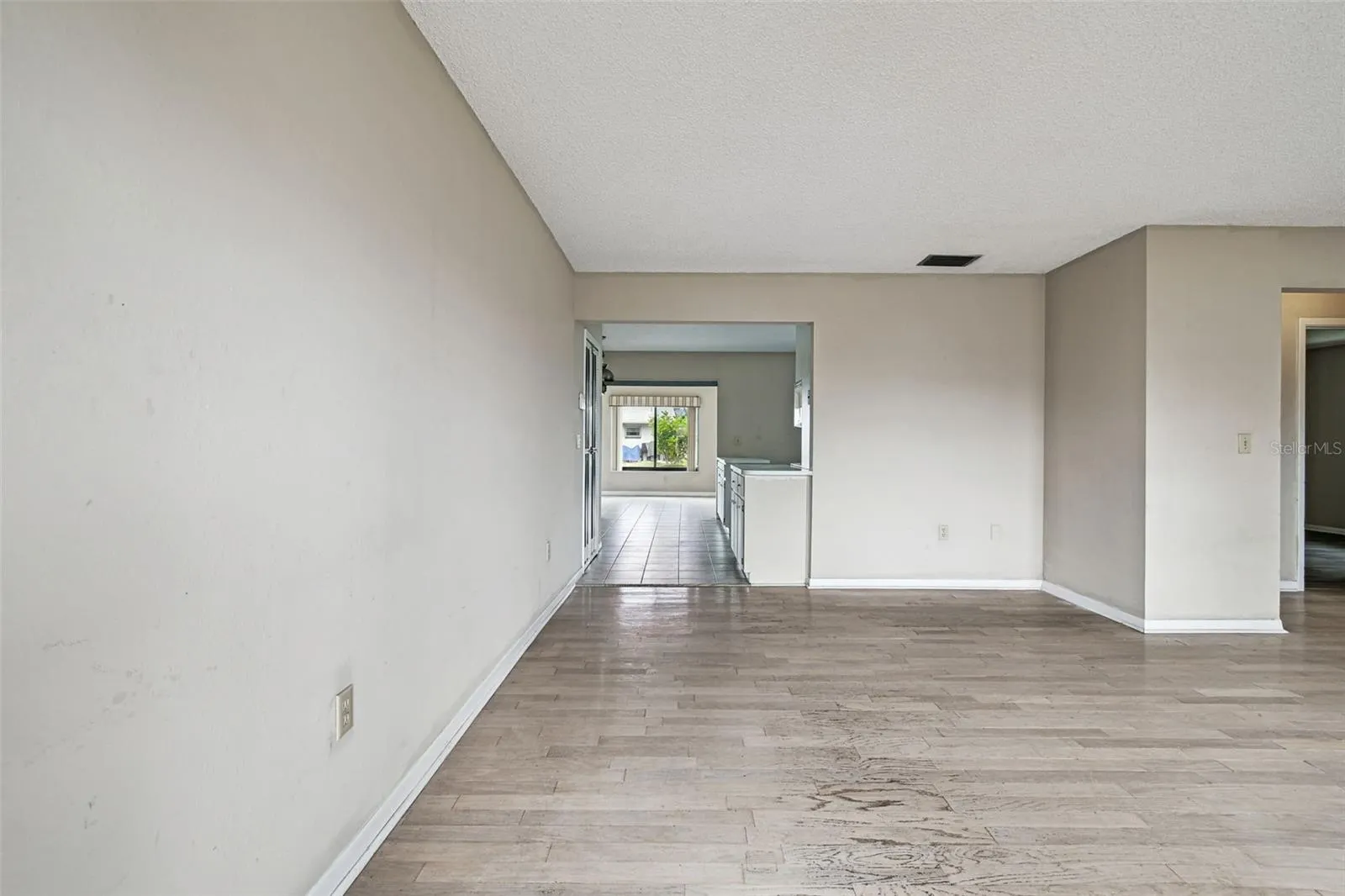 1803 PINEAPPLE PALM CT