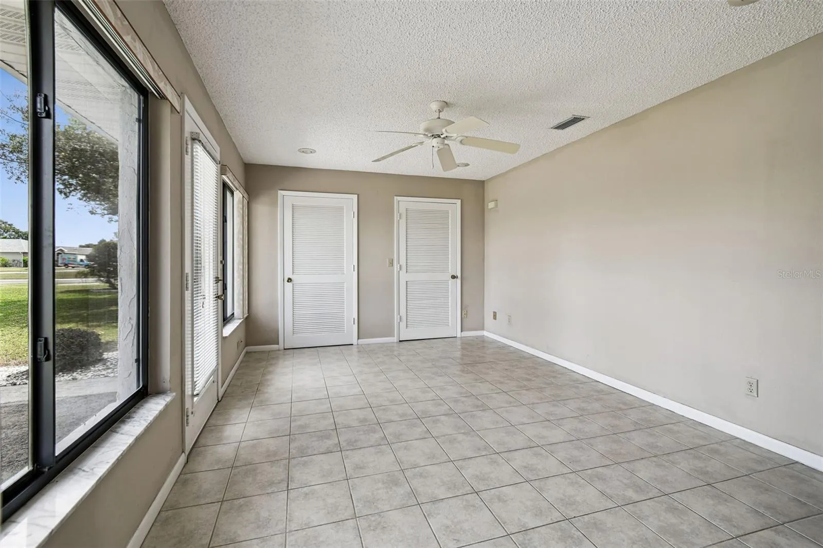 1803 PINEAPPLE PALM CT