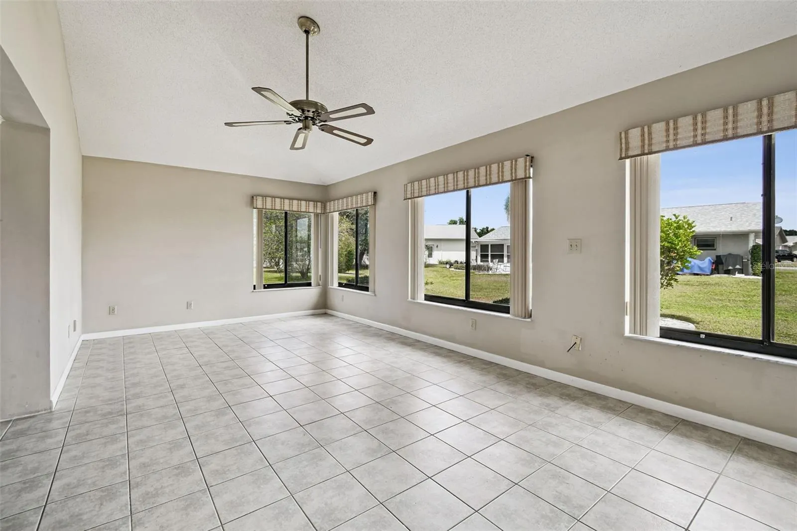 1803 PINEAPPLE PALM CT