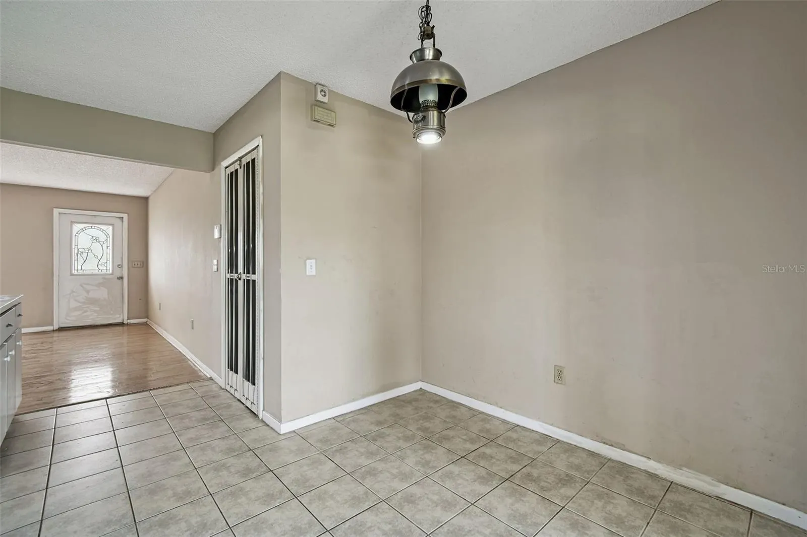1803 PINEAPPLE PALM CT