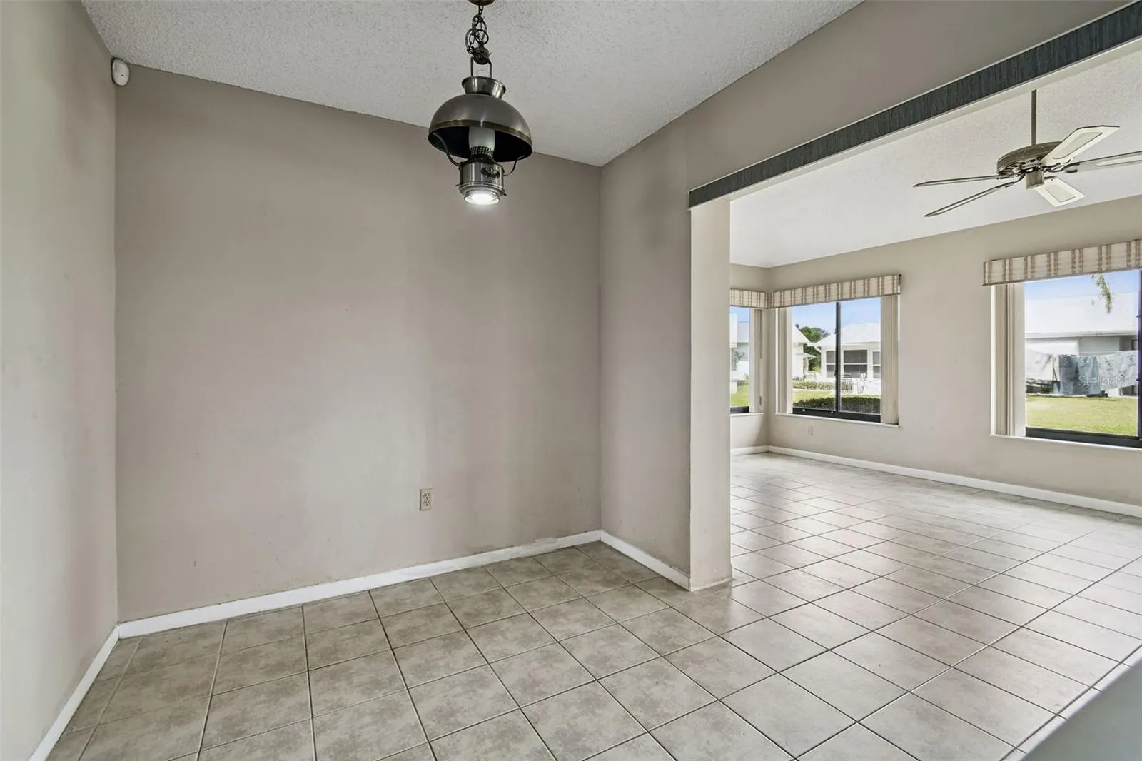 1803 PINEAPPLE PALM CT