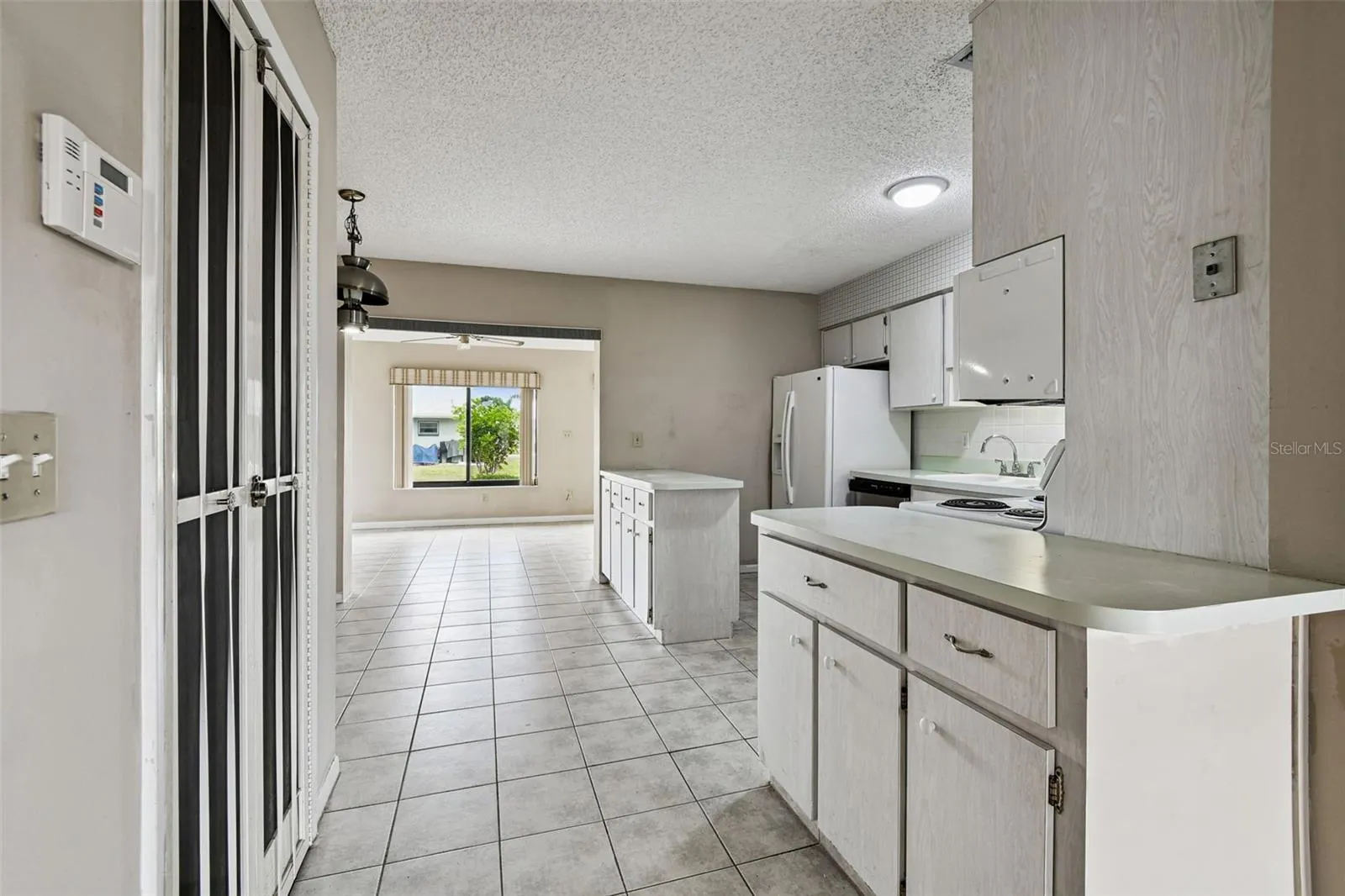 1803 PINEAPPLE PALM CT