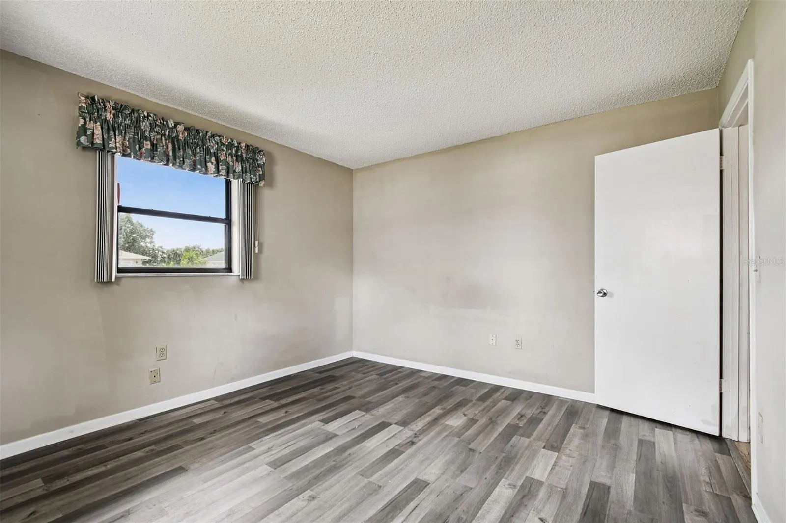 1803 PINEAPPLE PALM CT