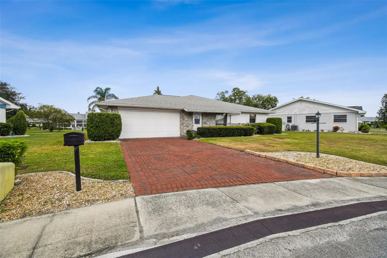 1803 PINEAPPLE PALM CT