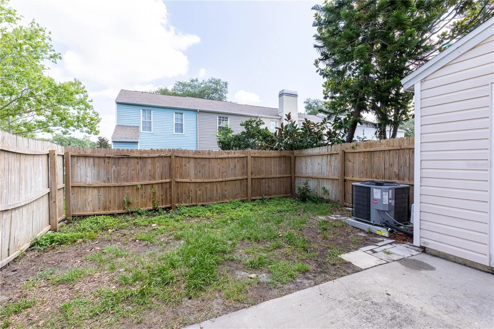 16175 RAMBLING VINE DR E