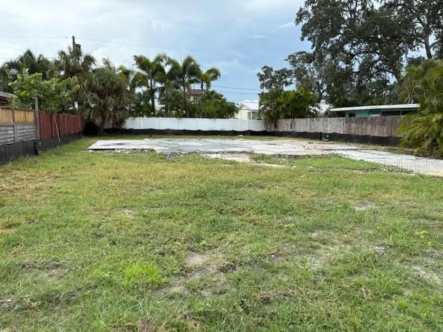 2482 TRADE WINDS DR