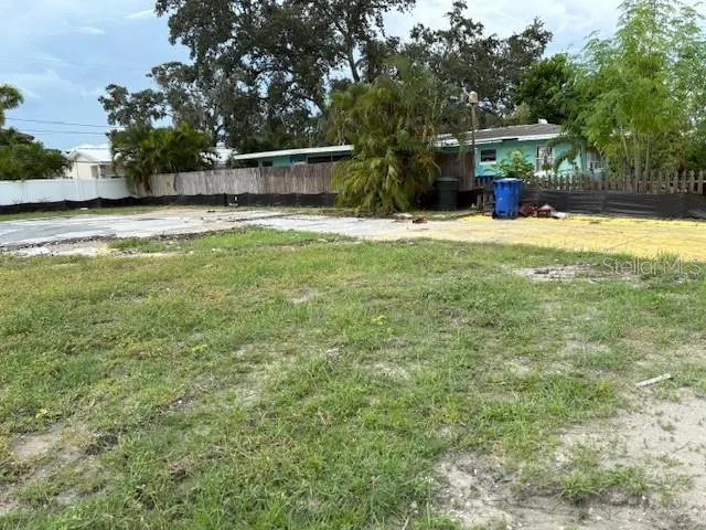 2482 TRADE WINDS DR