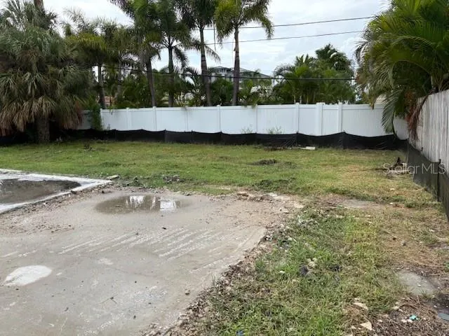 2482 TRADE WINDS DR