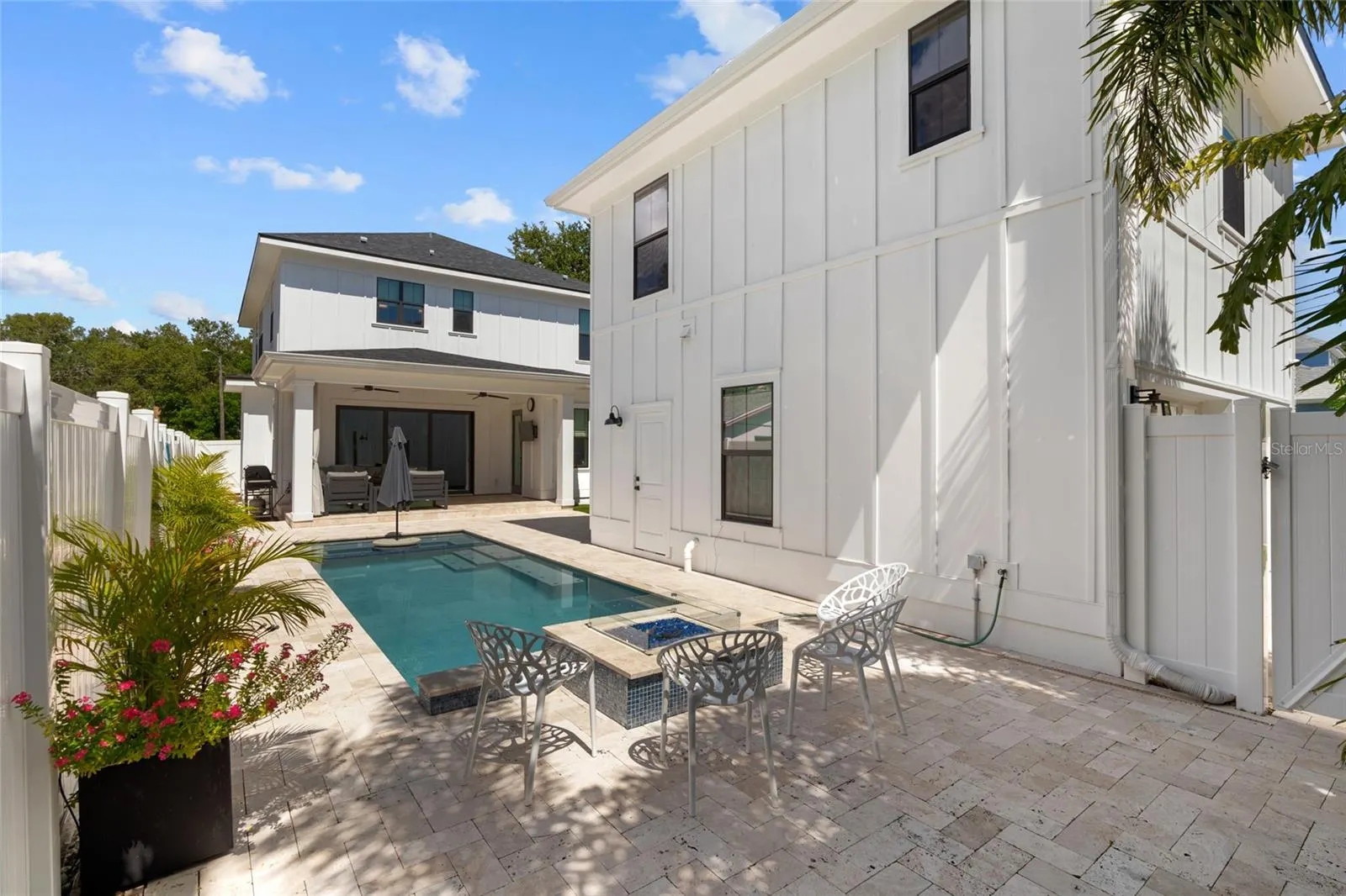 1120 19TH AVE N