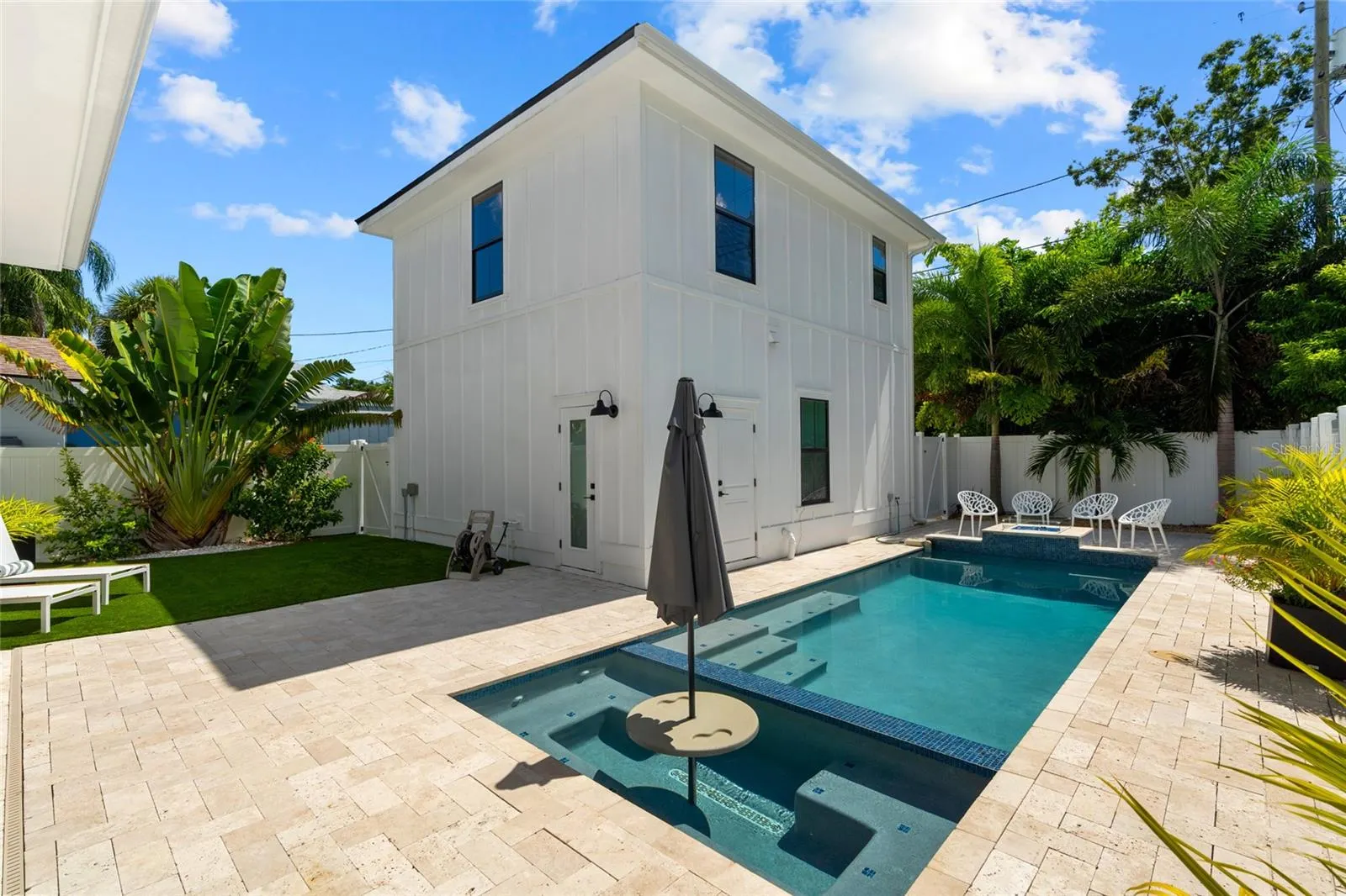 1120 19TH AVE N