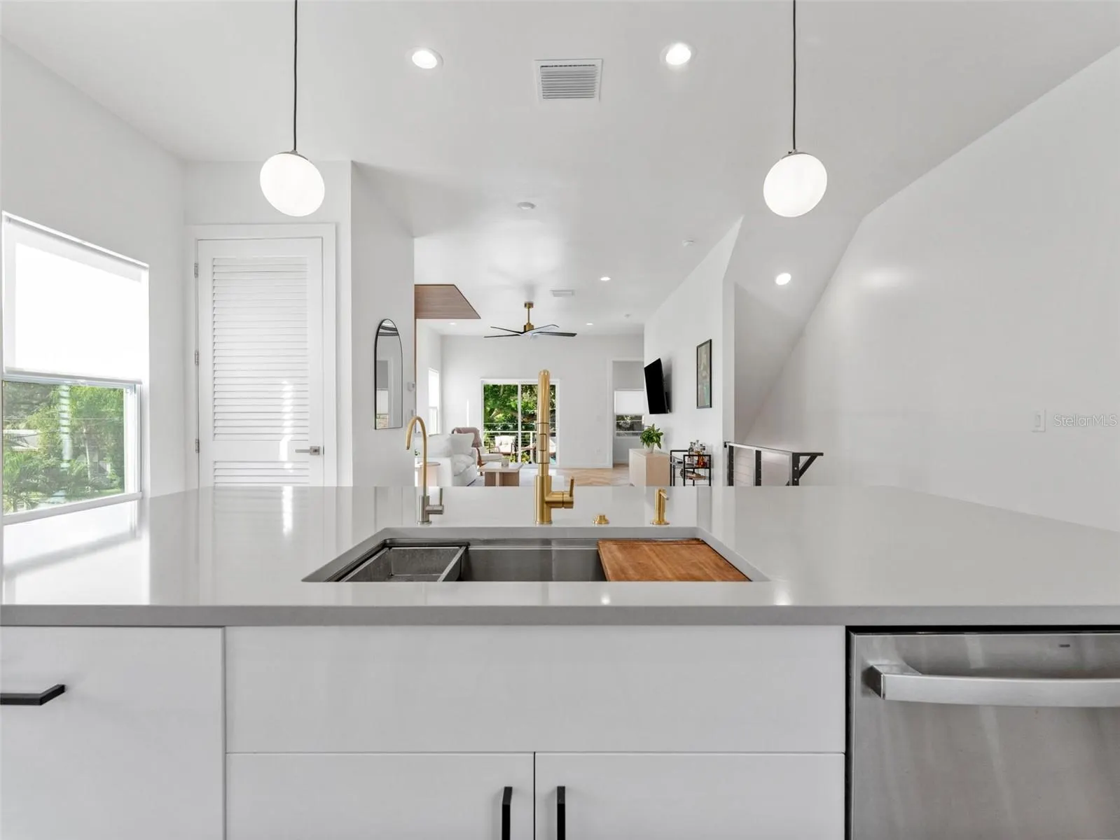 102 W ADALEE ST #4, #4