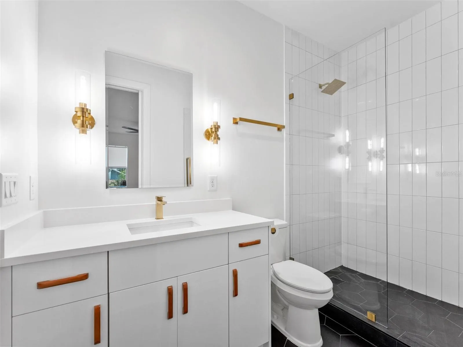 102 W ADALEE ST #4, #4