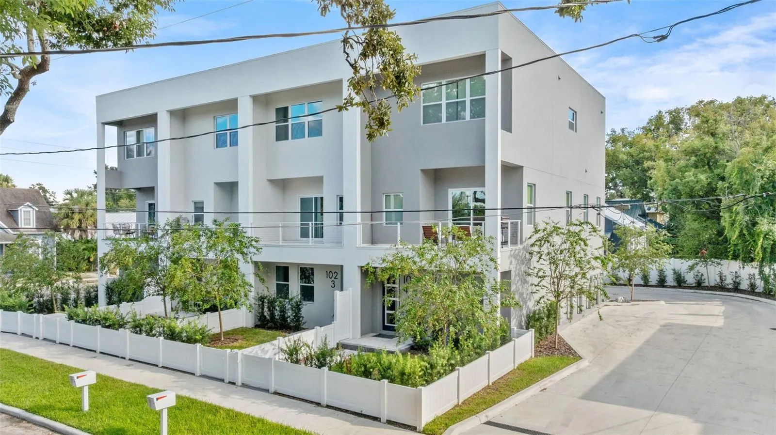 102 W ADALEE ST #4, #4