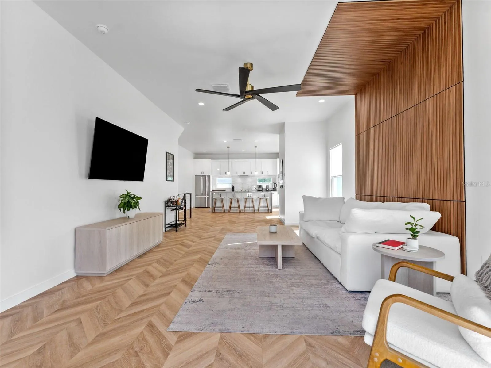 102 W ADALEE ST #4, #4