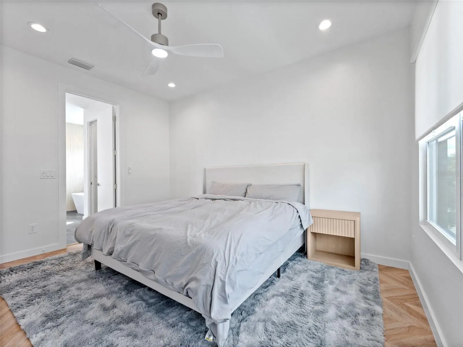 102 W ADALEE ST #4, #4