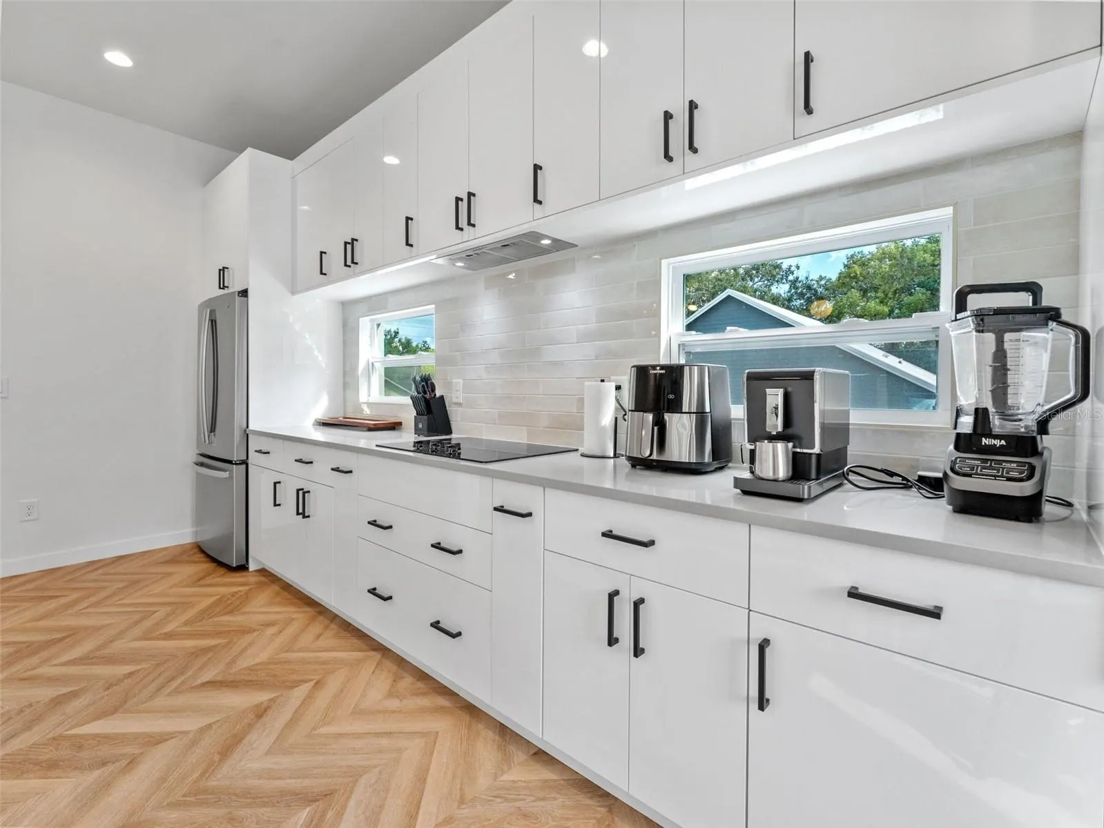 102 W ADALEE ST #4, #4