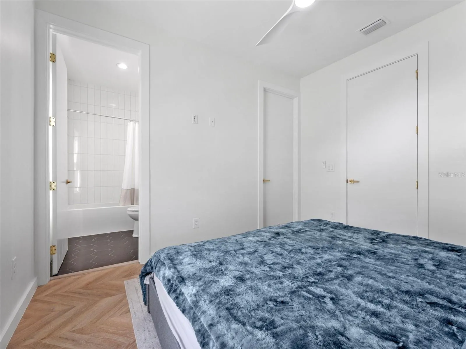 102 W ADALEE ST #4, #4