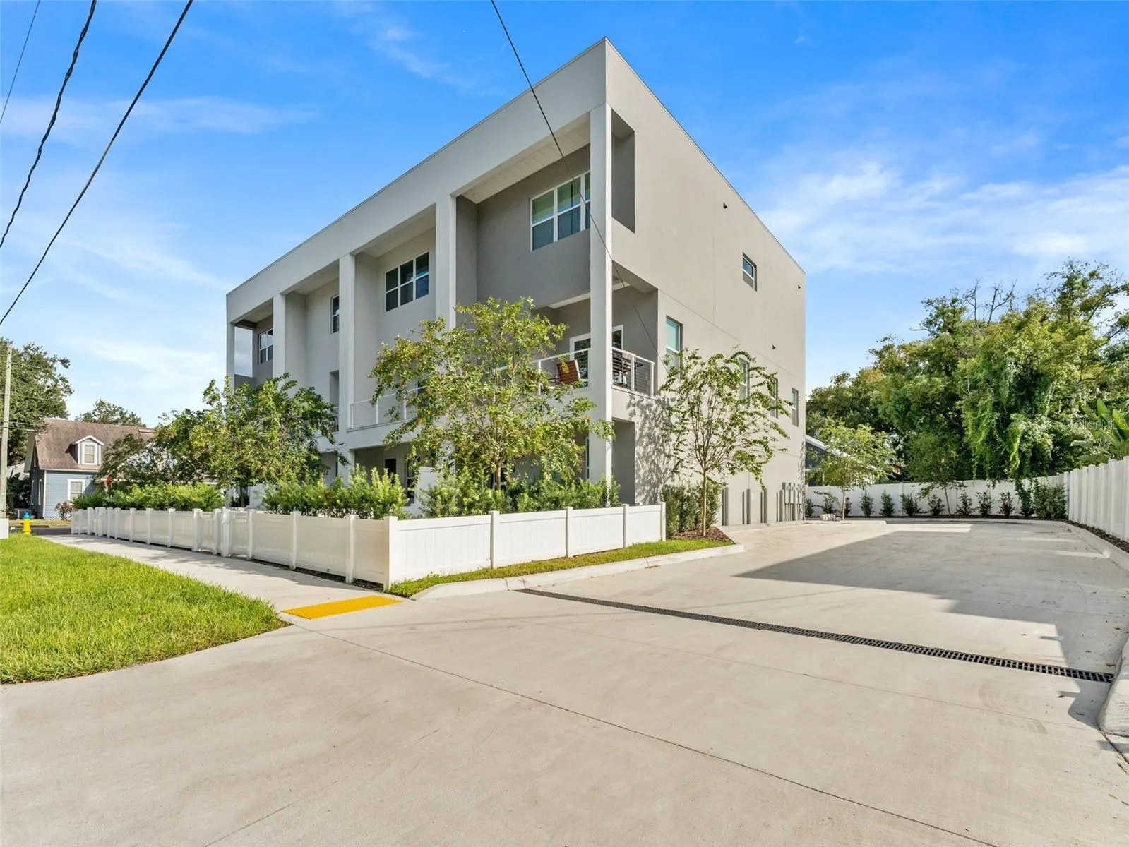 102 W ADALEE ST #4, #4