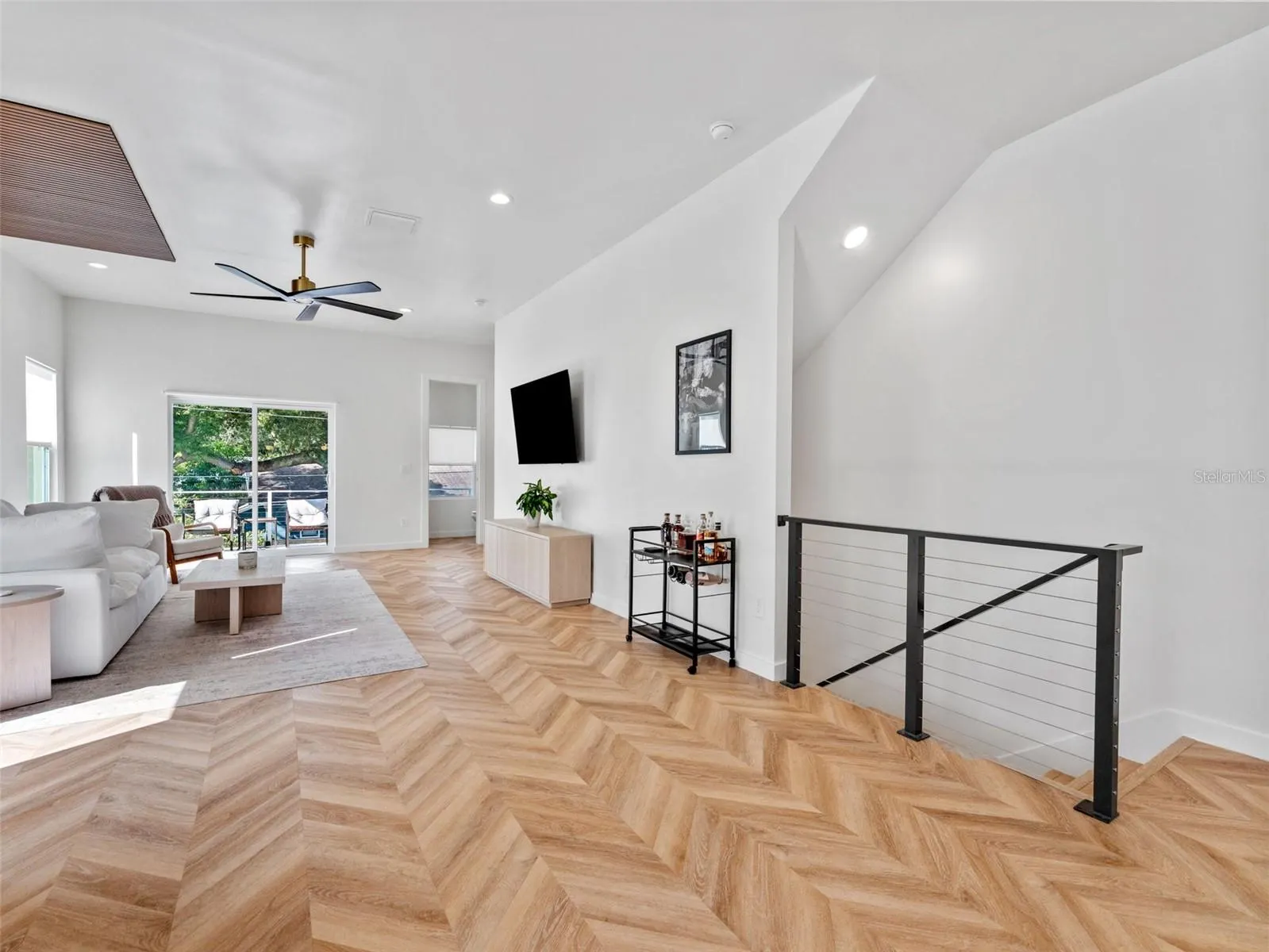 102 W ADALEE ST #4, #4