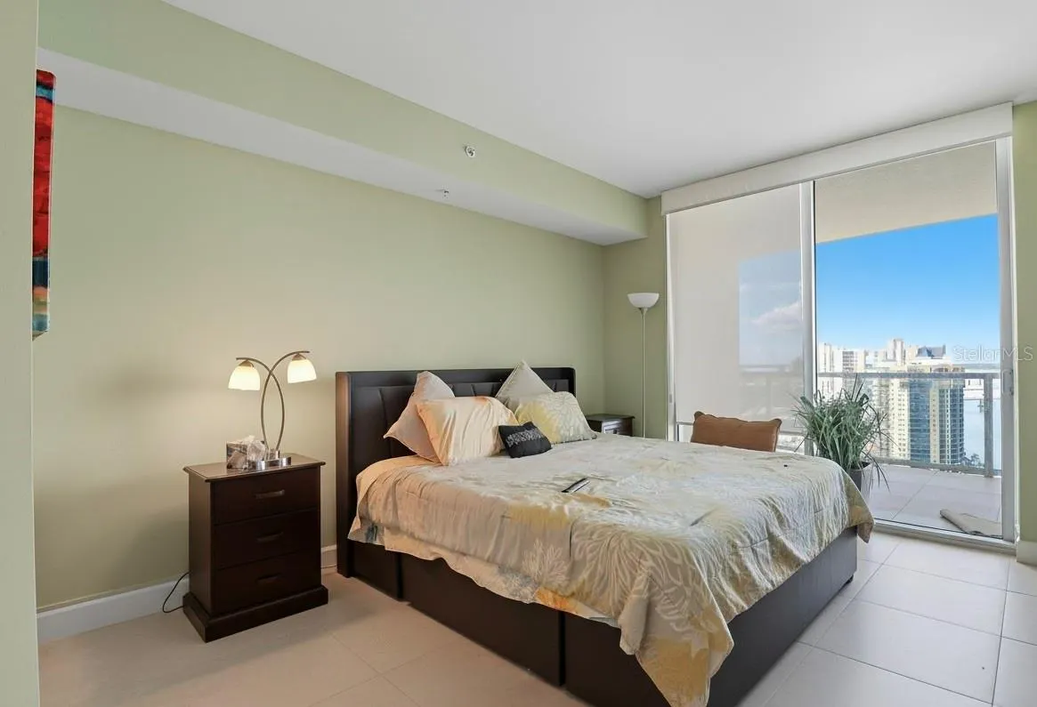 3000 OASIS GRAND BLVD #2702, #2702
