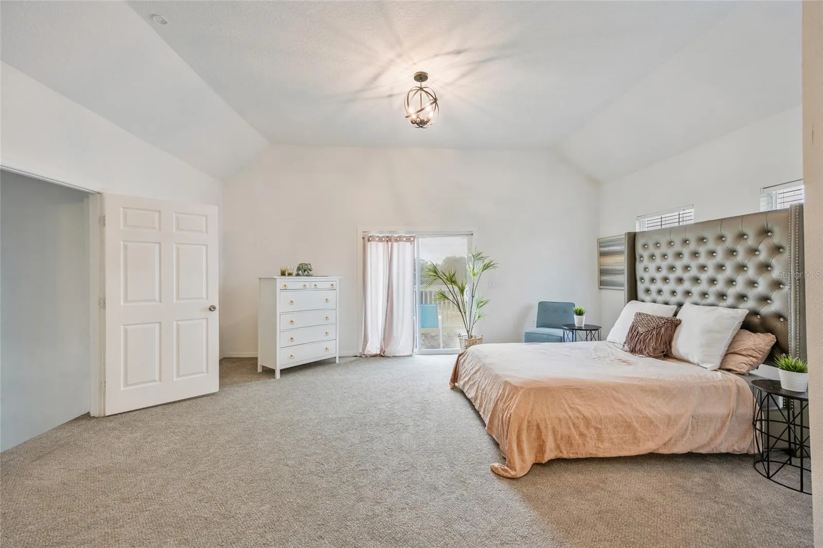 105 W COLUMBUS DR