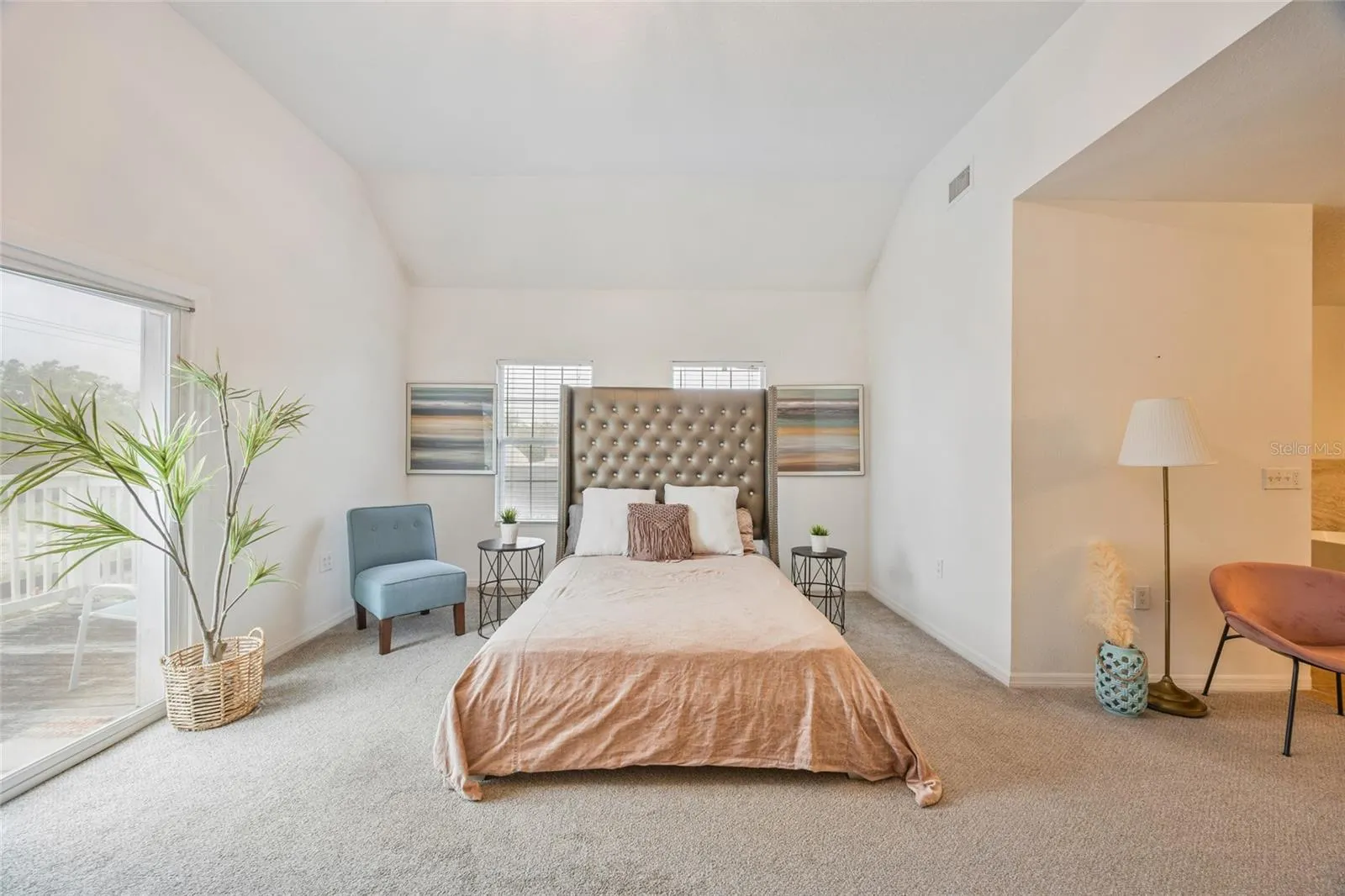 105 W COLUMBUS DR