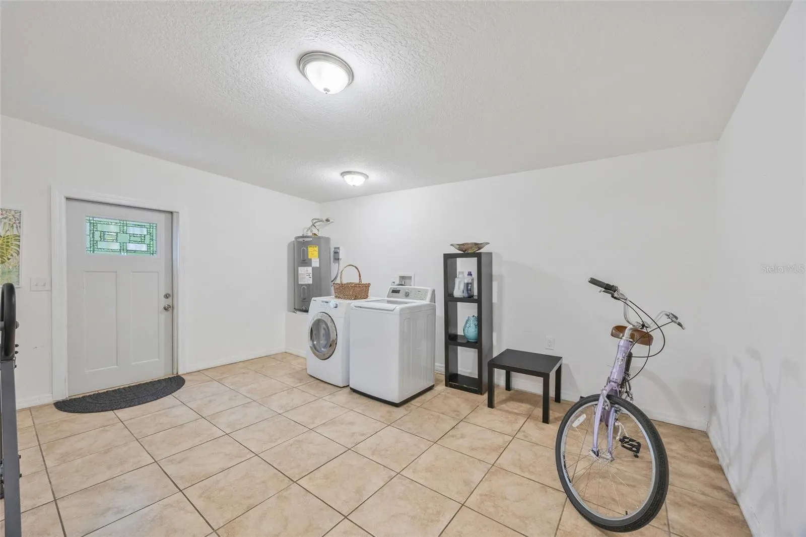 105 W COLUMBUS DR