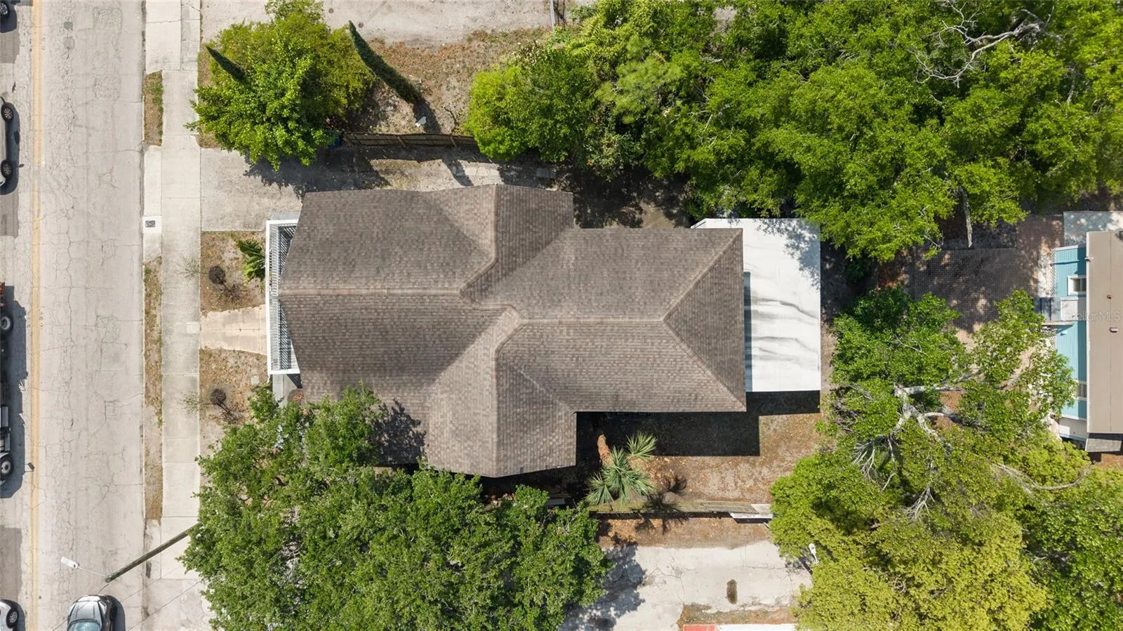 105 W COLUMBUS DR