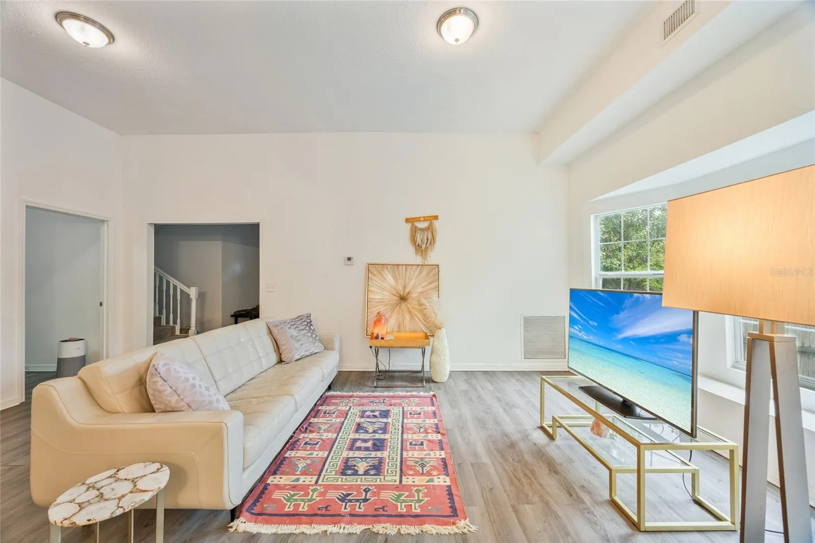 105 W COLUMBUS DR