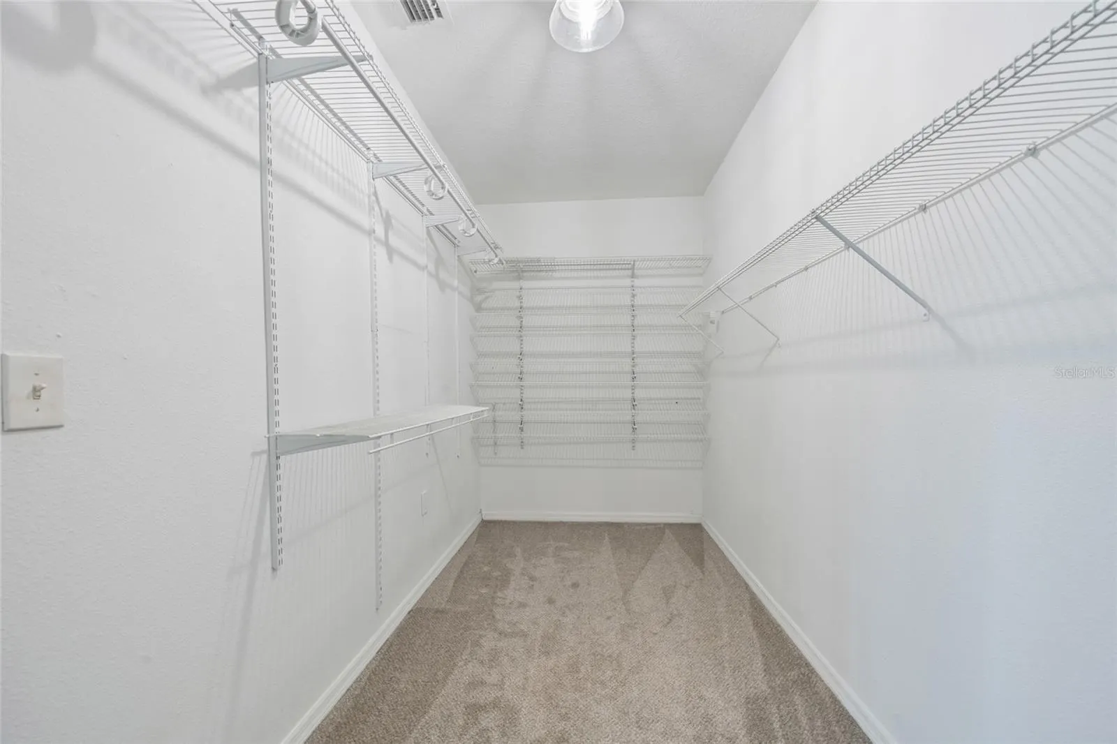 105 W COLUMBUS DR