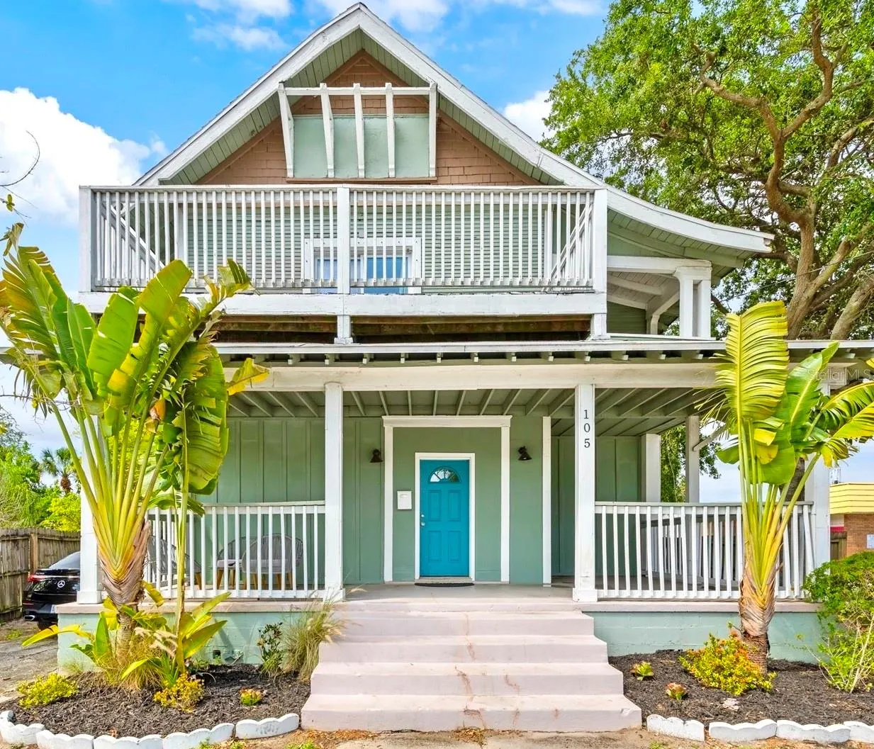 105 W COLUMBUS DR