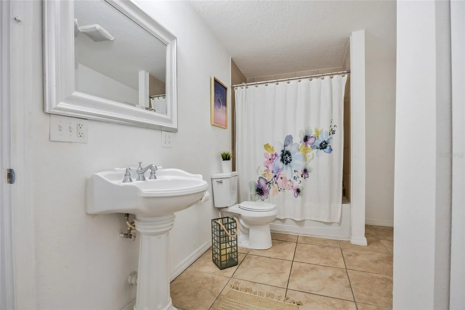 105 W COLUMBUS DR