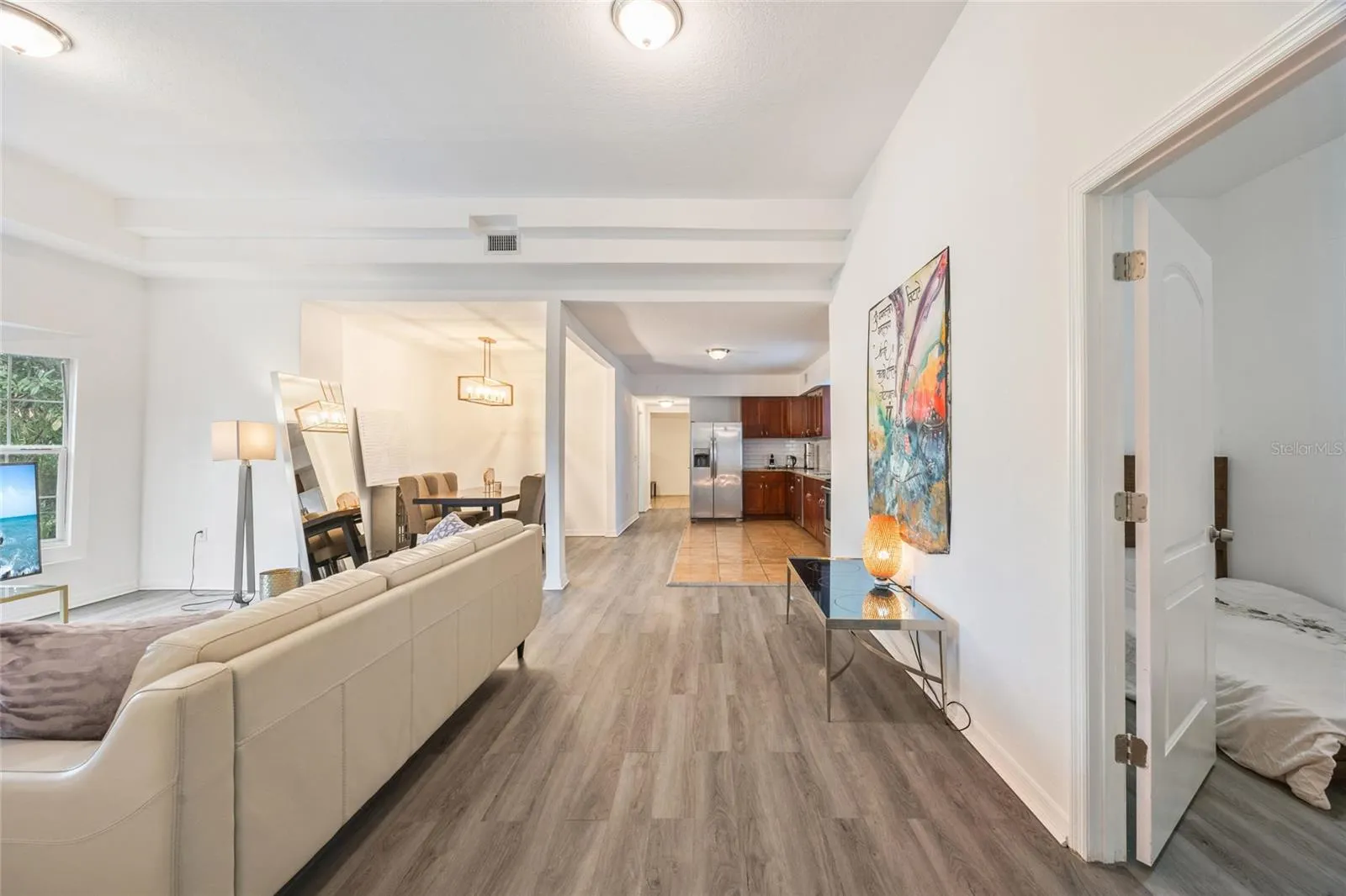 105 W COLUMBUS DR