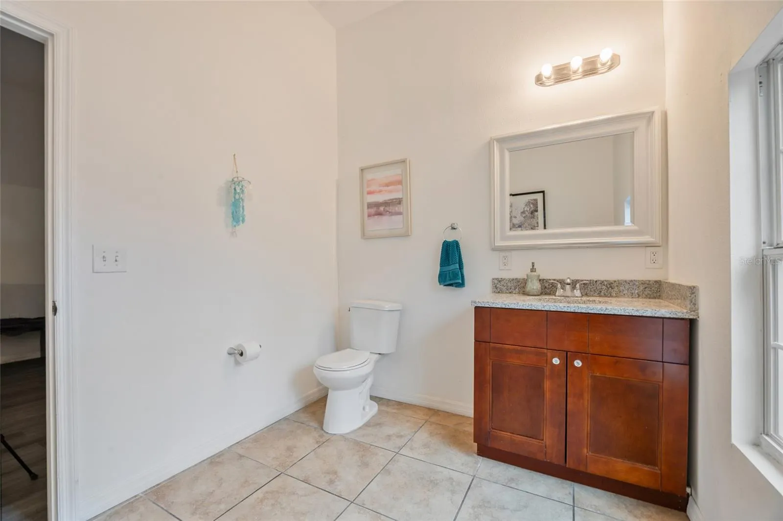 105 W COLUMBUS DR