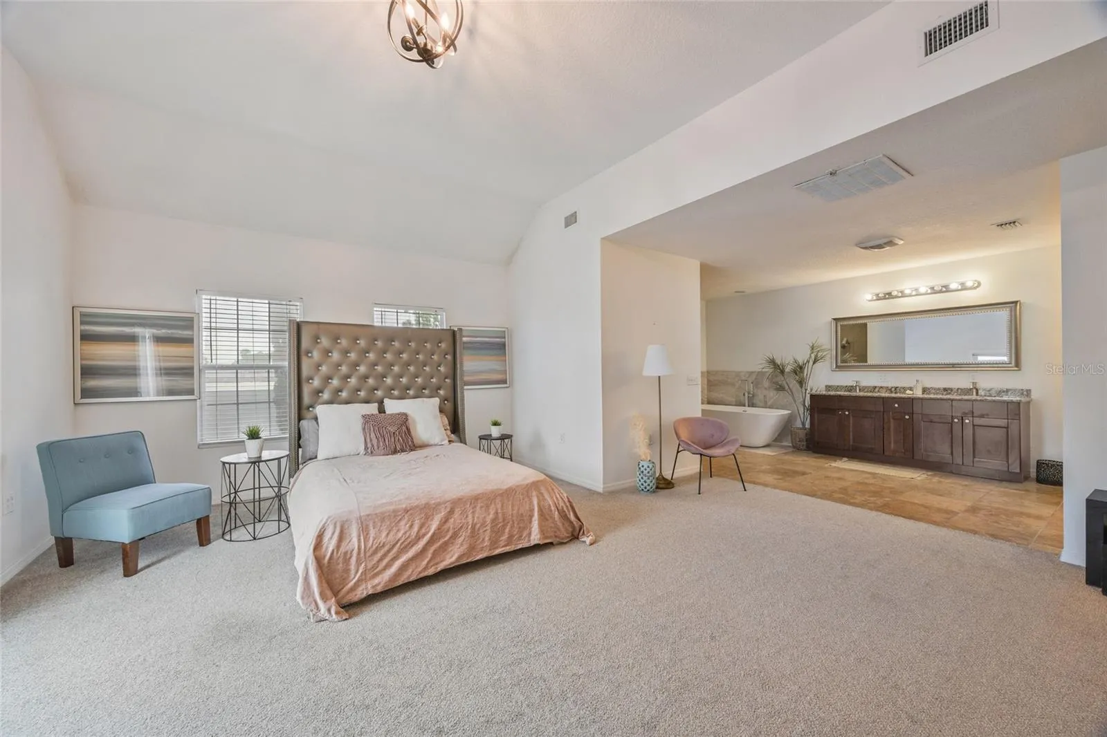 105 W COLUMBUS DR