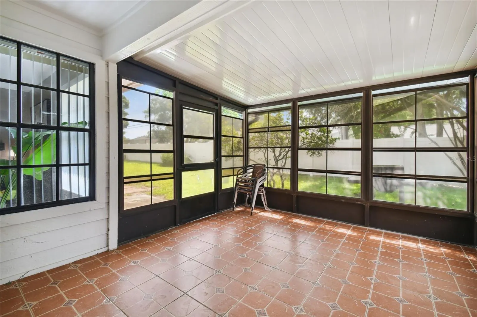 2608 BENTLEY DR