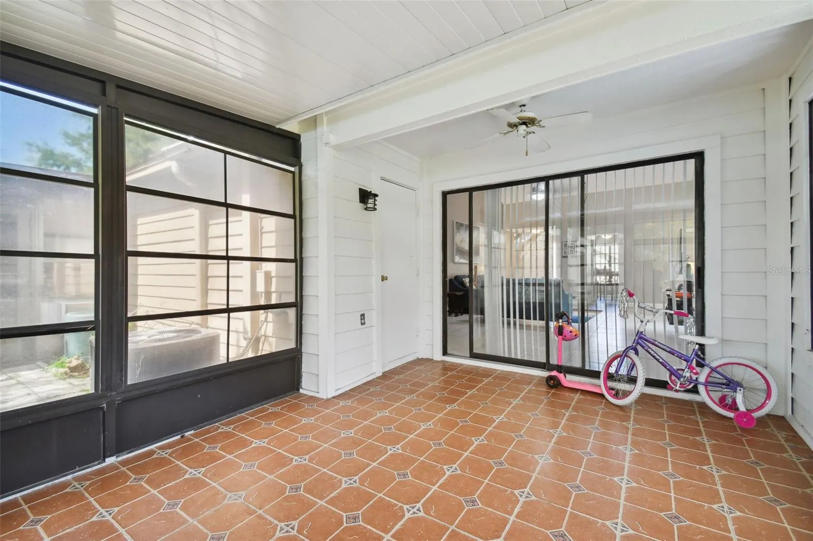 2608 BENTLEY DR