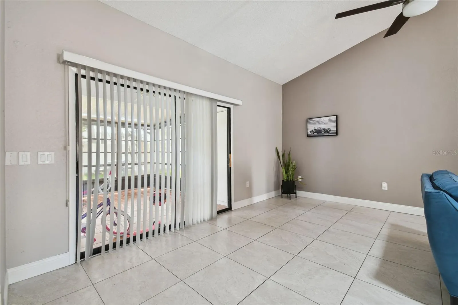2608 BENTLEY DR