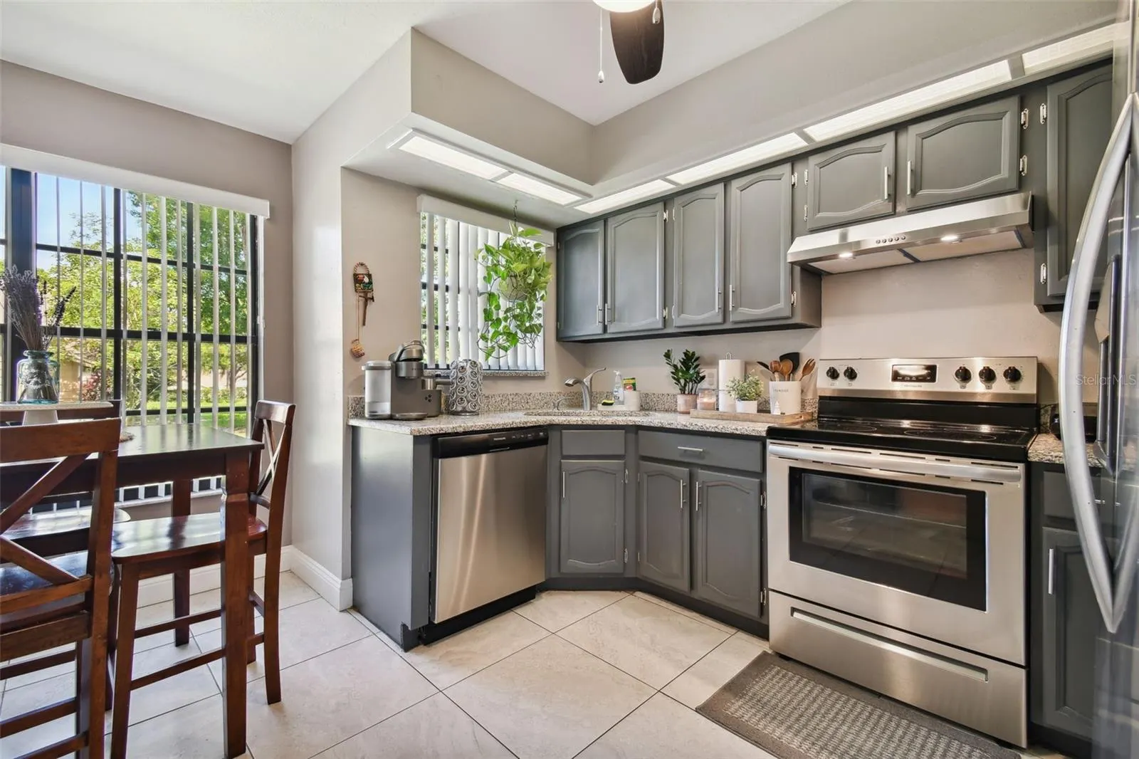 2608 BENTLEY DR