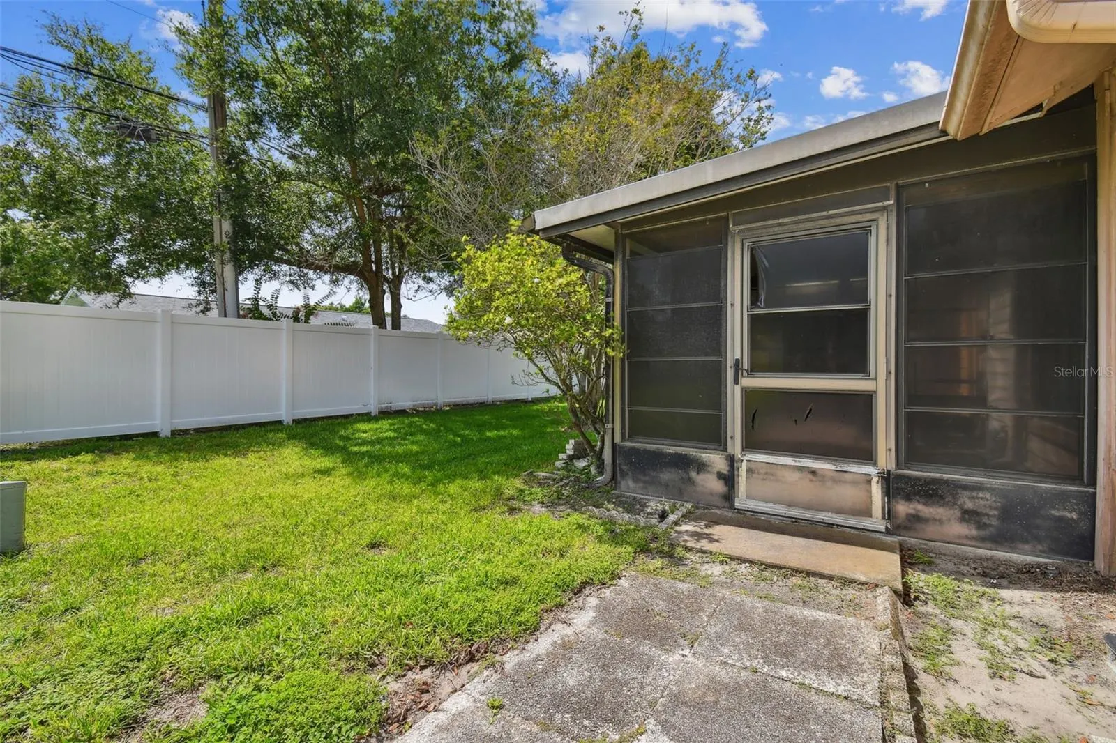 2608 BENTLEY DR