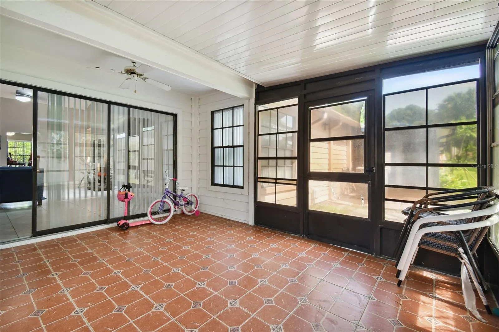 2608 BENTLEY DR