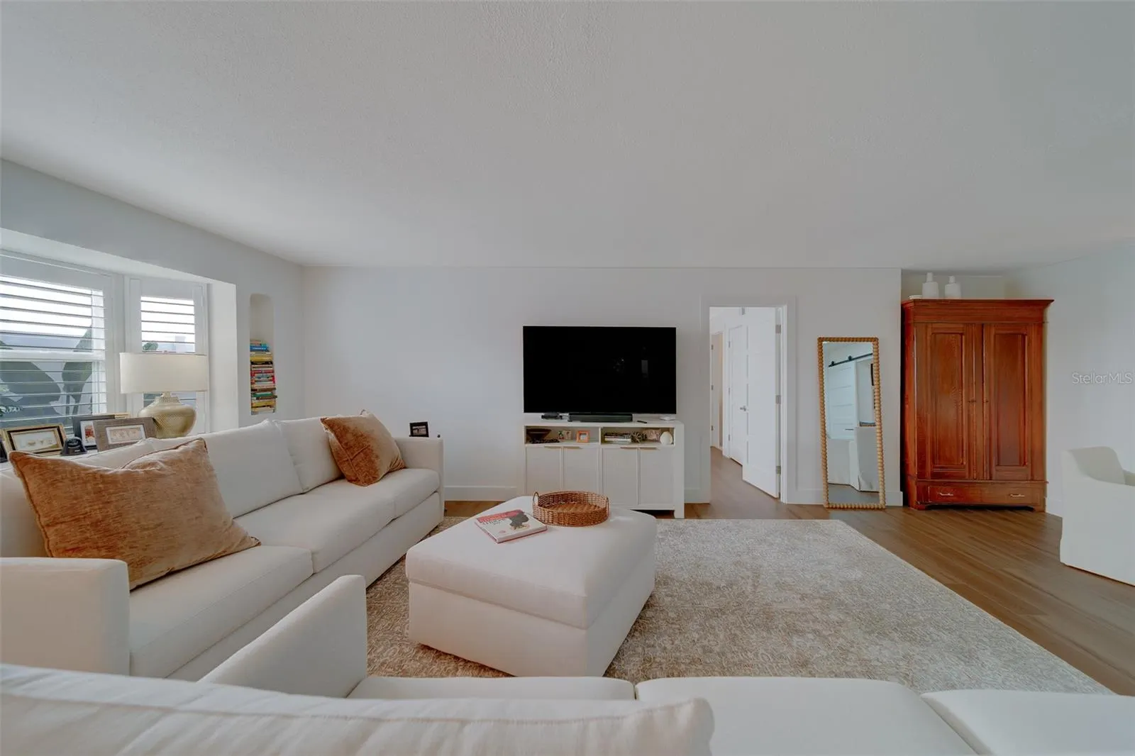 1040 PALM DR