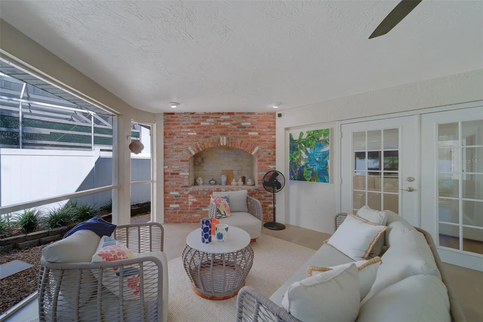 1040 PALM DR